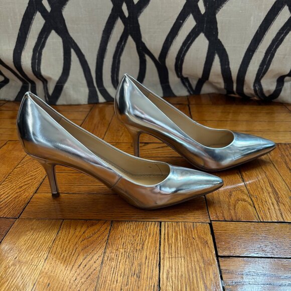 C WONDER | Silver Specchio Pointed Toe Pump | Size 7 - Picture 3 of 10